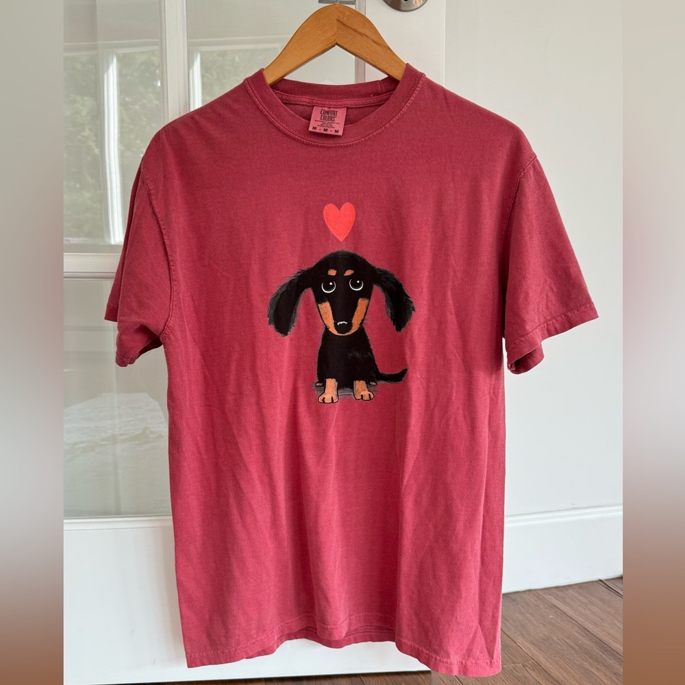 Super cute Ween dog puppy t-shirt with a heart in beautiful brick color size M